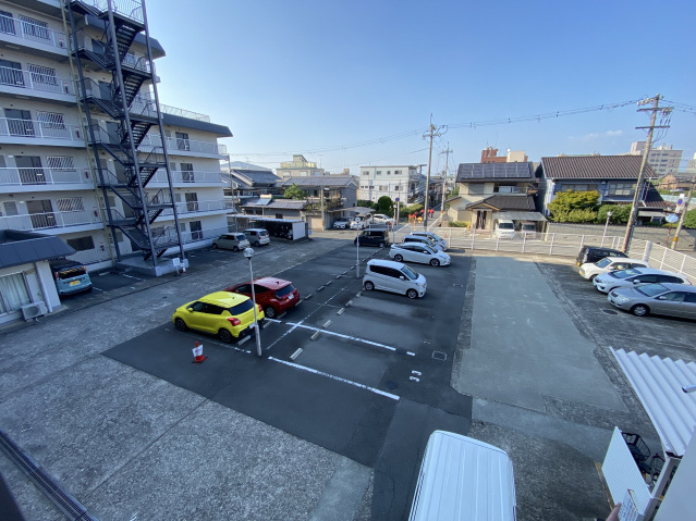 【橿原市畝傍町のマンションの駐車場】