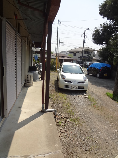 【八王子市元横山町のアパートの駐車場】