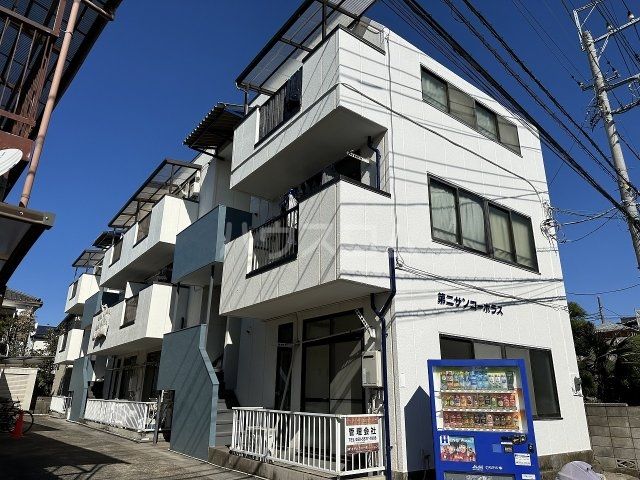 草加市遊馬町のマンションの建物外観