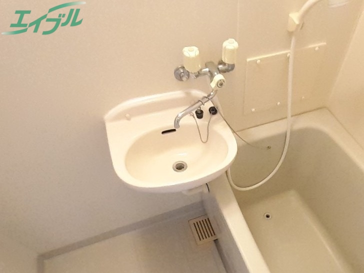 洗面設備　別部屋参考写真です