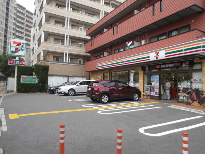 コンビニ　エブンイレブン（コンビニ）まで500m