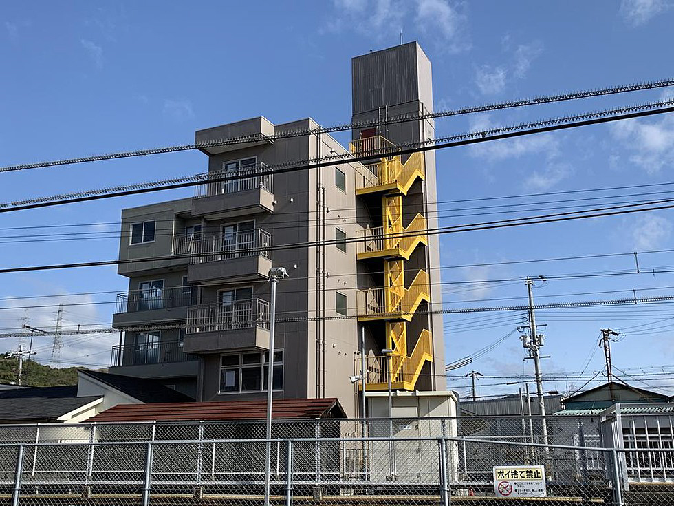 【白浜駅西マンションの建物外観】