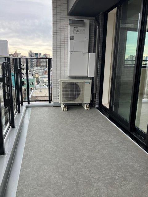 バルコニー　奥行きのあるバルコニー　北東向き