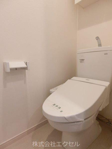 トイレ　温水洗浄便座付です。