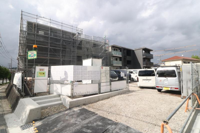 建物外観　プレミア西条中央A棟　工事中外観