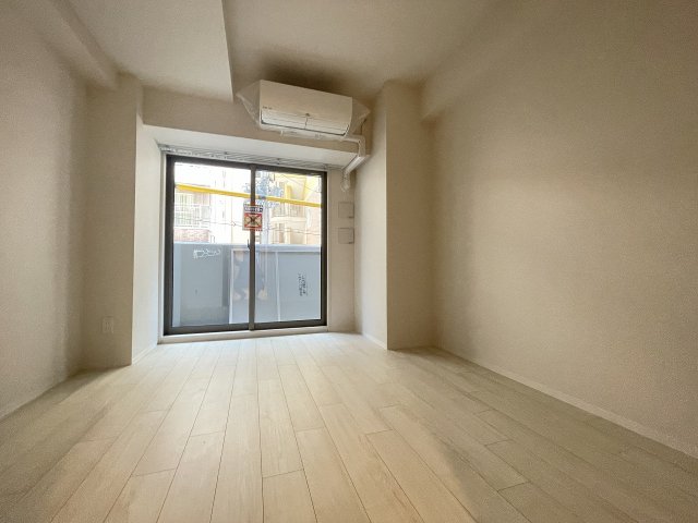 居室・リビング　こちらの居間で趣味の時間をお楽しみください