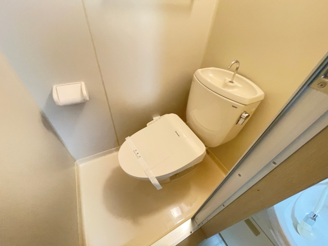 トイレ　温水洗浄便座付きです。