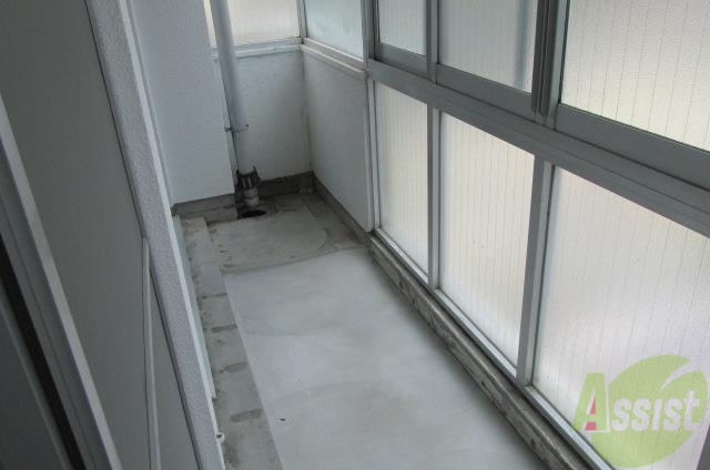 バルコニー　普通のバルコニー、囲まれてます。