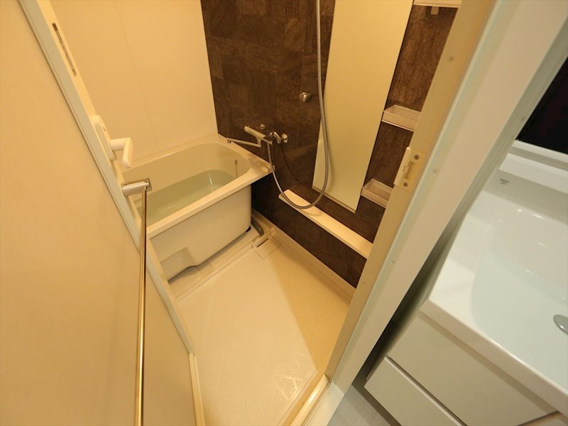 バス・シャワールーム　バスルーム　浴室暖房乾燥機付き