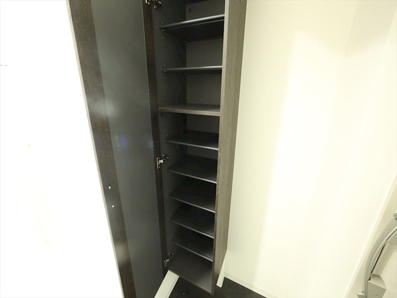 玄関　玄関　シューズボックス付（収納充実してます）