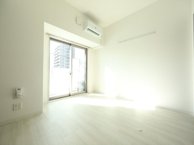 バルコニー　洋室7帖　エアコン完備　バルコニー