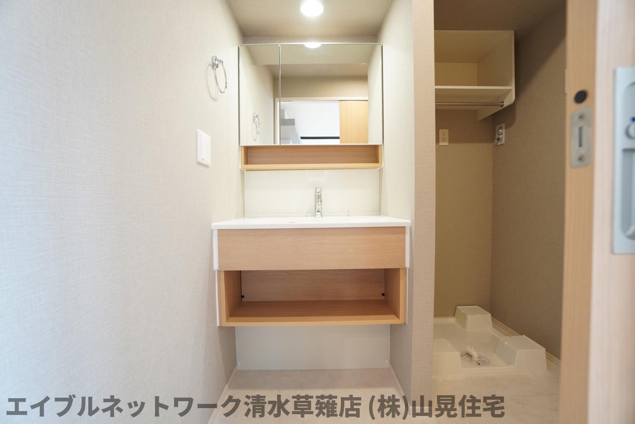 洗面設備　独立洗面台あり、毎朝おしゃれに忙しい女性の方におすすめです