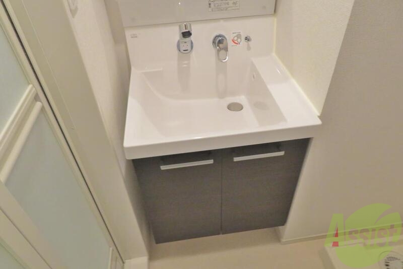 洗面設備　お風呂に合わせてこちらもシックなダークブラウンな洗面台！