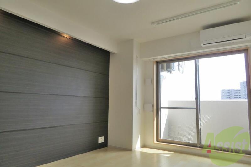 居室・リビング　広めの一人暮らしの方におススメの物件、こちらがリビング