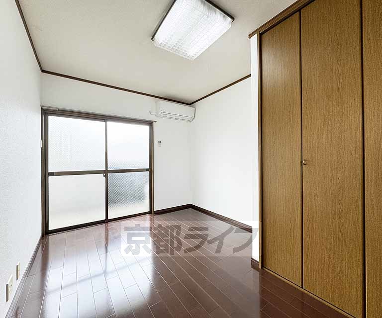 居室・リビング　落ち着いた雰囲気のお部屋です