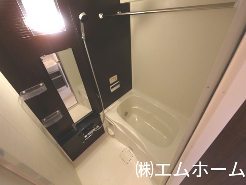 バス・シャワールーム　浴室暖房乾燥機付　追い焚き・オートバス機能付お風呂