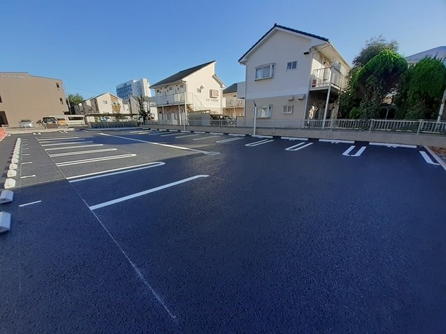 駐車場　駐車場に車を止められます