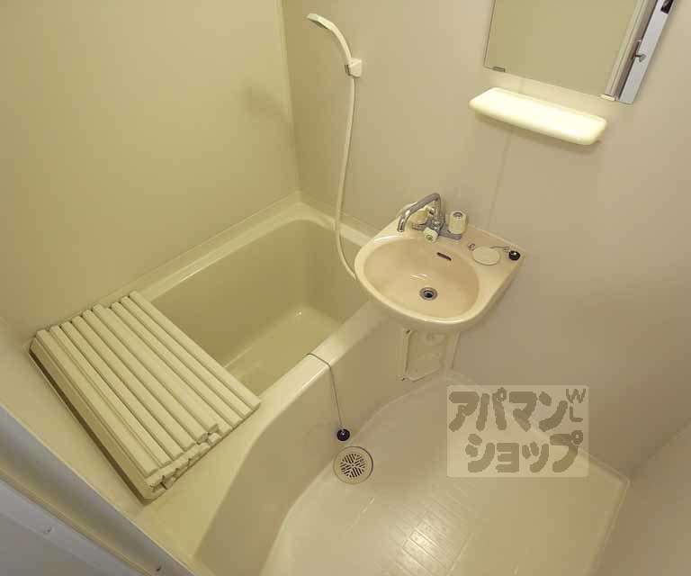 バス・シャワールーム　バスルームです。