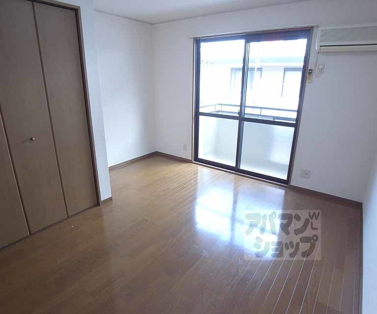 居室・リビング　７帖の洋室です。