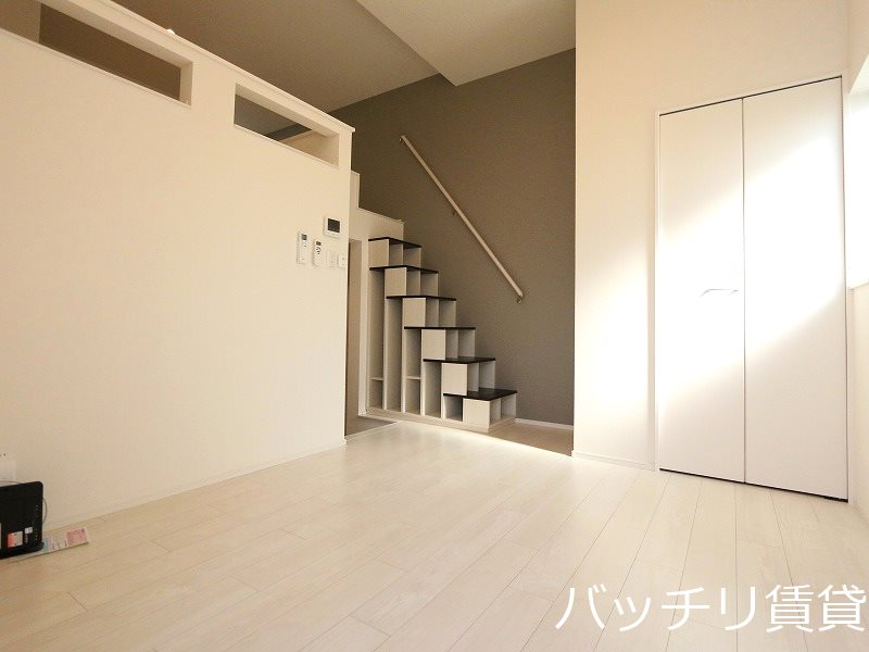 居室・リビング　同型タイプの為、現状を優先致します。