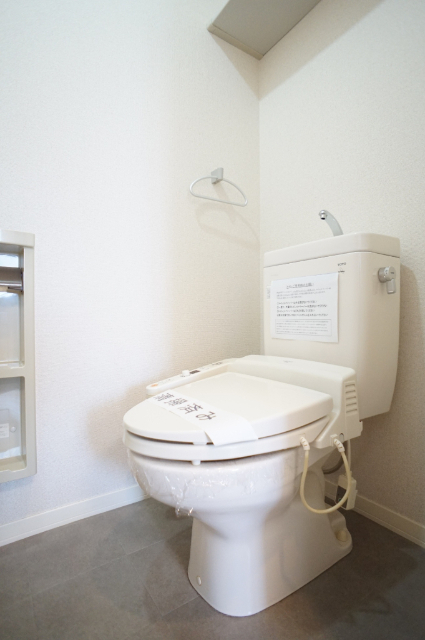 トイレ　※写真は入居前のものです