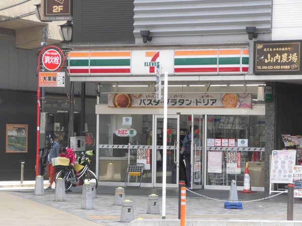 コンビニ　セブンイレブン草加駅前西口店（コンビニ）まで134m