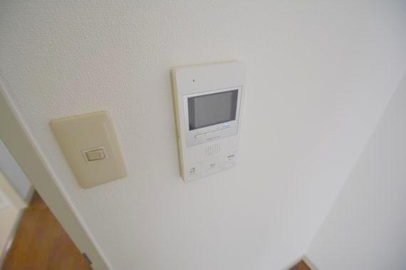 セキュリティ　TVモニターホンで来客が誰か確認してから開けて下さいね