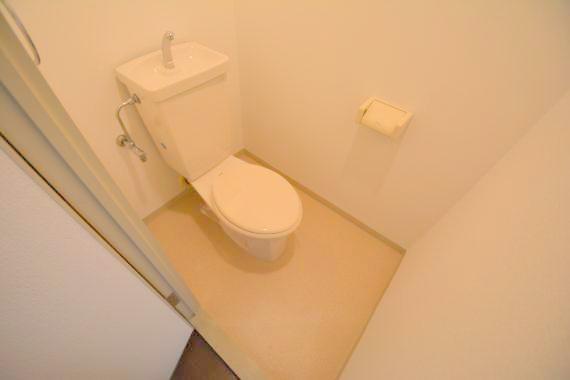 トイレ　清潔感のあるトイレは、誰もがリラックスできる空間です。