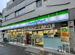 コンビニ　ファミリーマート椎名町駅南口店（コンビニ）まで110m