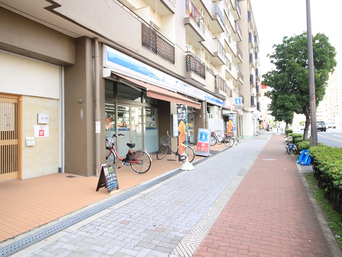コンビニ　ローソン 東住吉湯里二丁目店（コンビニ）まで300m