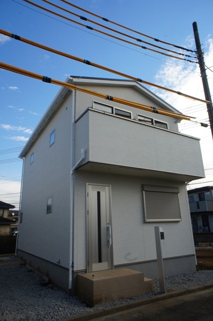 エントランス　駐車場付き（２台駐車可）３ＬＤＫ戸建て