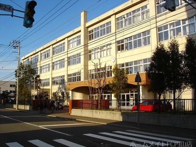 小学校　札幌市立二十四軒小学校（小学校）まで662m