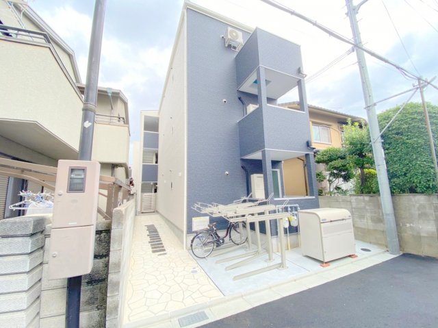 建物外観　オシャレな外観。この周辺では飛びぬけて目立っています。