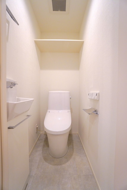 トイレ　※写真は同タイプ住戸です。