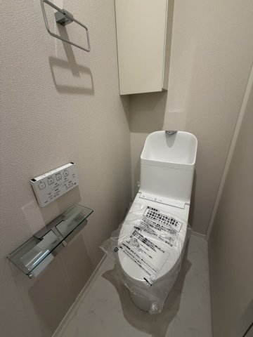 東急田園都市線 駒沢大学駅 徒歩4分 3階建 築1年のトイレ写真