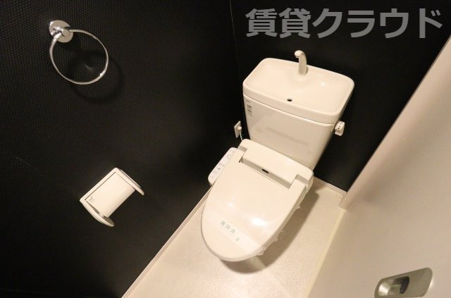 トイレ　シックな色合いのトイレもおしゃれです！