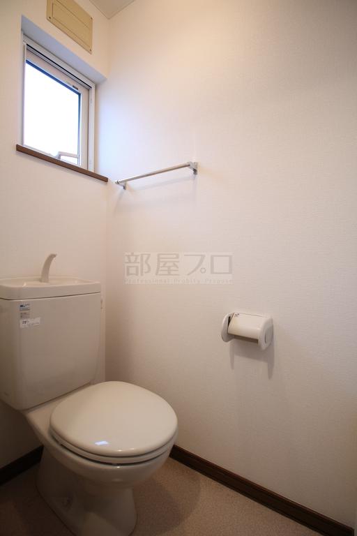 地下鉄東西線 発寒南駅 徒歩33分 2階建 築25年のトイレ写真