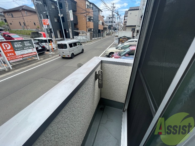 バルコニー　バルコニーはこちらになります。洗濯物もしっかり干せそうです。