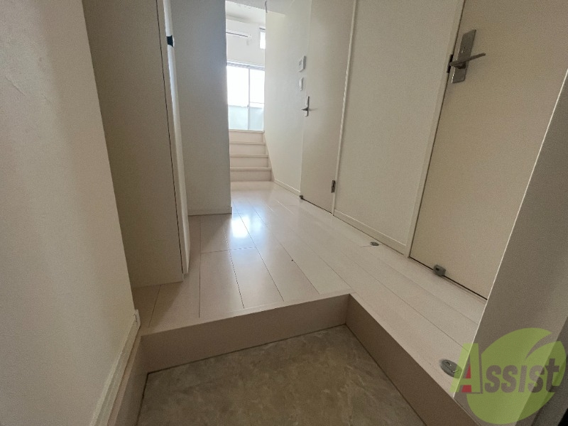 玄関　玄関はこちらになります。イメージは掴めますか。