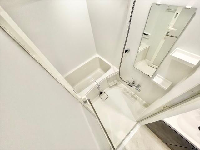 バス・シャワールーム　同一建物内１００５号室内装写真転載