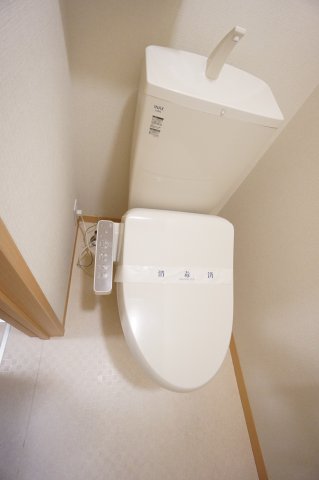 東急田園都市線 宮前平駅 徒歩13分 3階建 築7年のトイレ写真