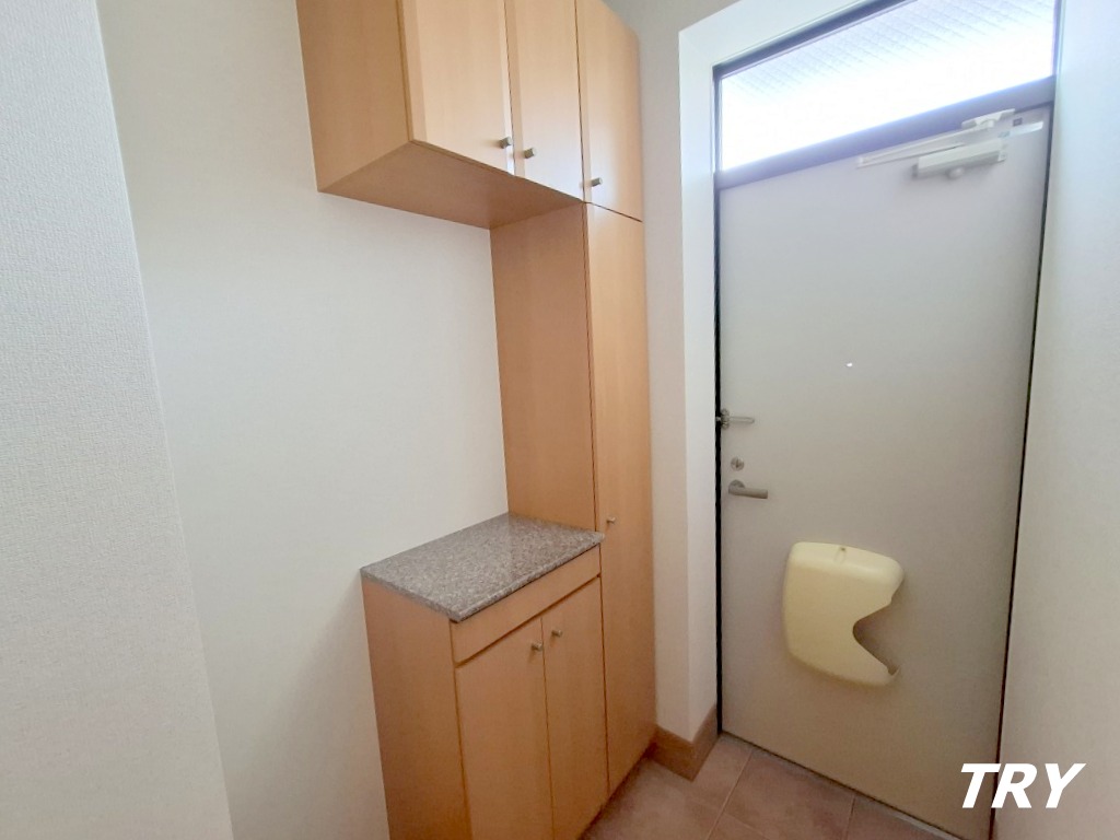 玄関　大容量の下駄箱付です。