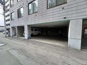 【クィーン南５条の駐車場】