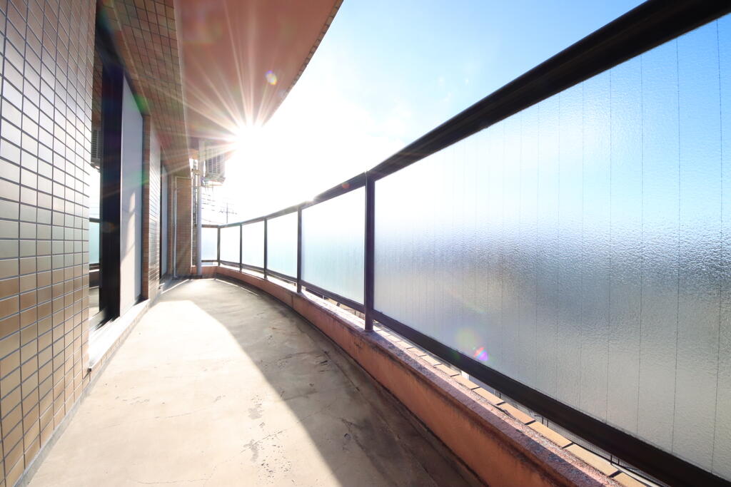 その他設備　西側バルコニーあります。３階角部屋