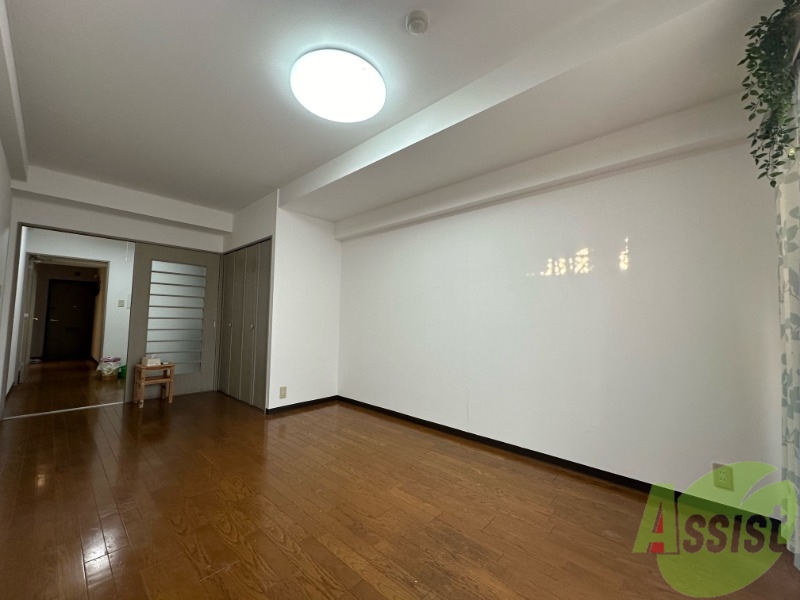 居室・リビング　陽当たりが良く、広々として過ごしやすそうです。