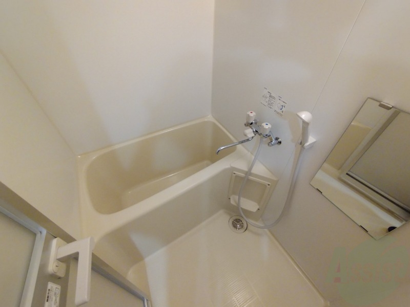 バス・シャワールーム　お風呂になります。一日の疲れを癒してくださいね。