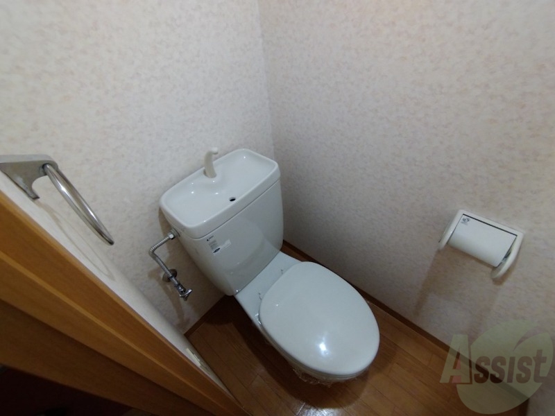 トイレ　こちらはトイレです。清潔感があり、安心して使用できます。