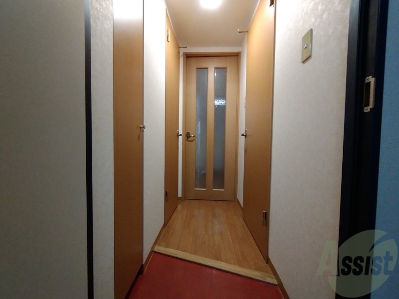 玄関　玄関の様子です。明るい印象ですね。気分もあがりそう。