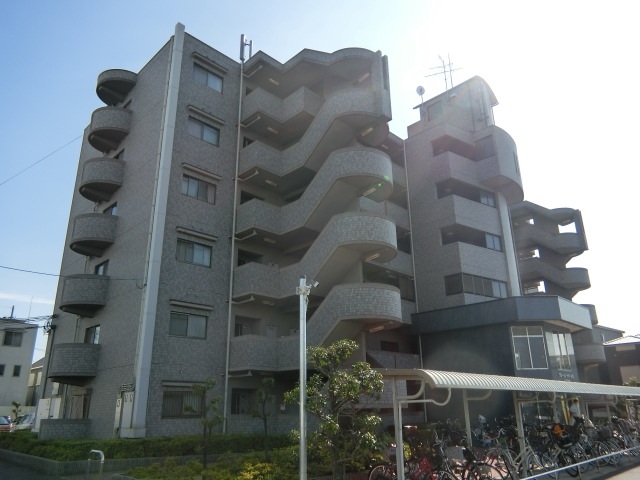 グローバルサイト茨木の建物外観