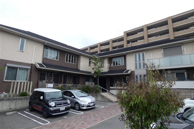 神戸市北区鈴蘭台西町のアパートの建物外観